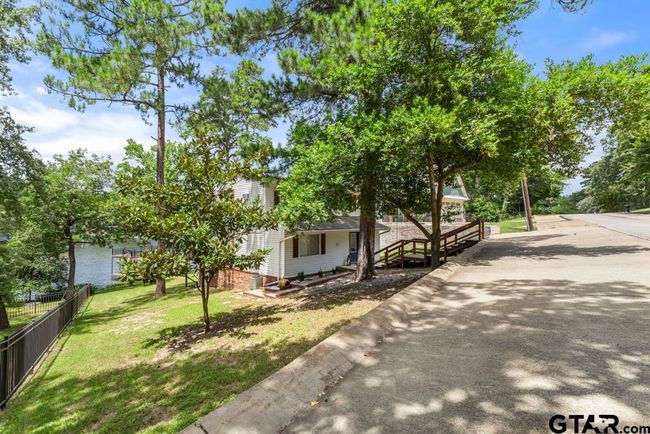 516 Hideaway Ln E, House other with 3 bedrooms, 2 bathrooms and null parking in Hideaway TX | Image 20
