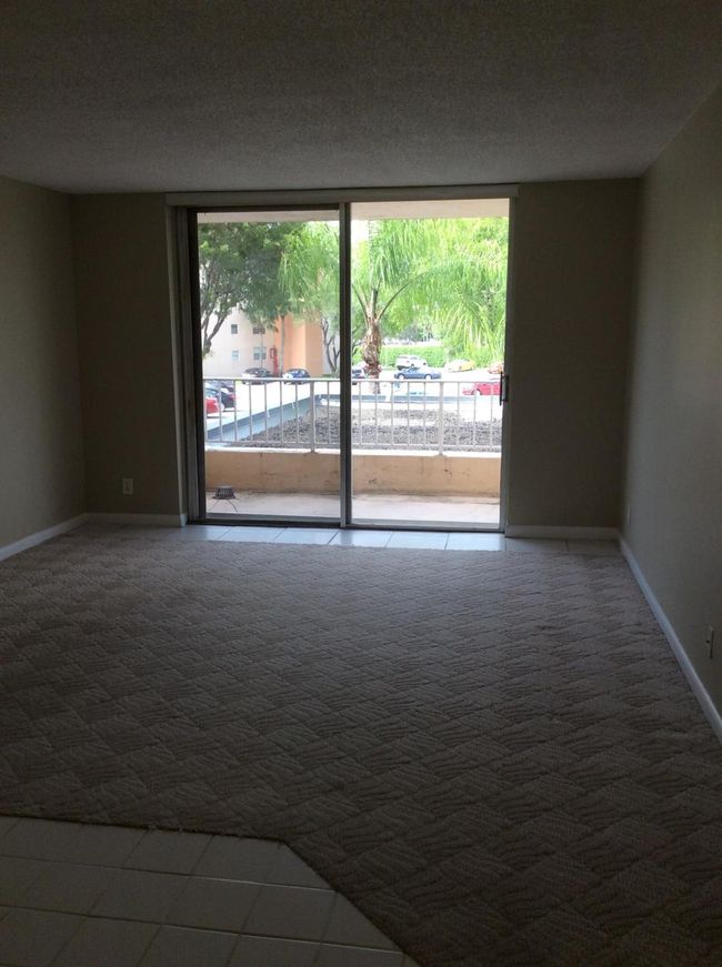 APT-2K - 470 Executive Center Dr, Condo with 1 bedrooms, 1 bathrooms and null parking in West Palm Beach FL | Image 10