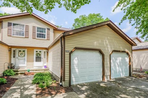 3888 Lake Run Blvd, Stow, OH, 44224-4358 | Card Image