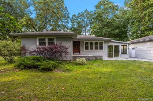 350 Casemer Rd, Lake Orion, MI, 48360-1307 | Card Image