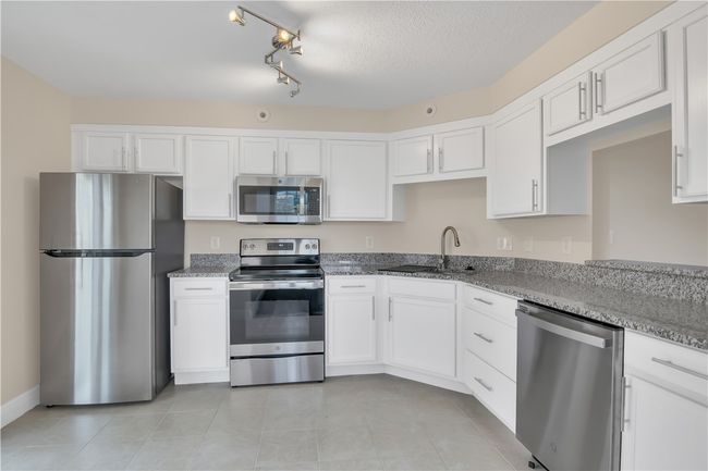 13-3 - 1914 Westminster Cir, House attached with 3 bedrooms, 2 bathrooms and null parking in VERO BEACH FL | Image 11