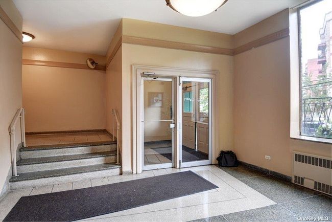 Lobby | Image 21