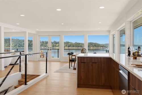 47 Wallace St, Steilacoom, WA, 98388-1723 | Card Image