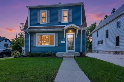 8425 W Mitchell Street, WEST ALLIS, WI, 53214 | Card Image