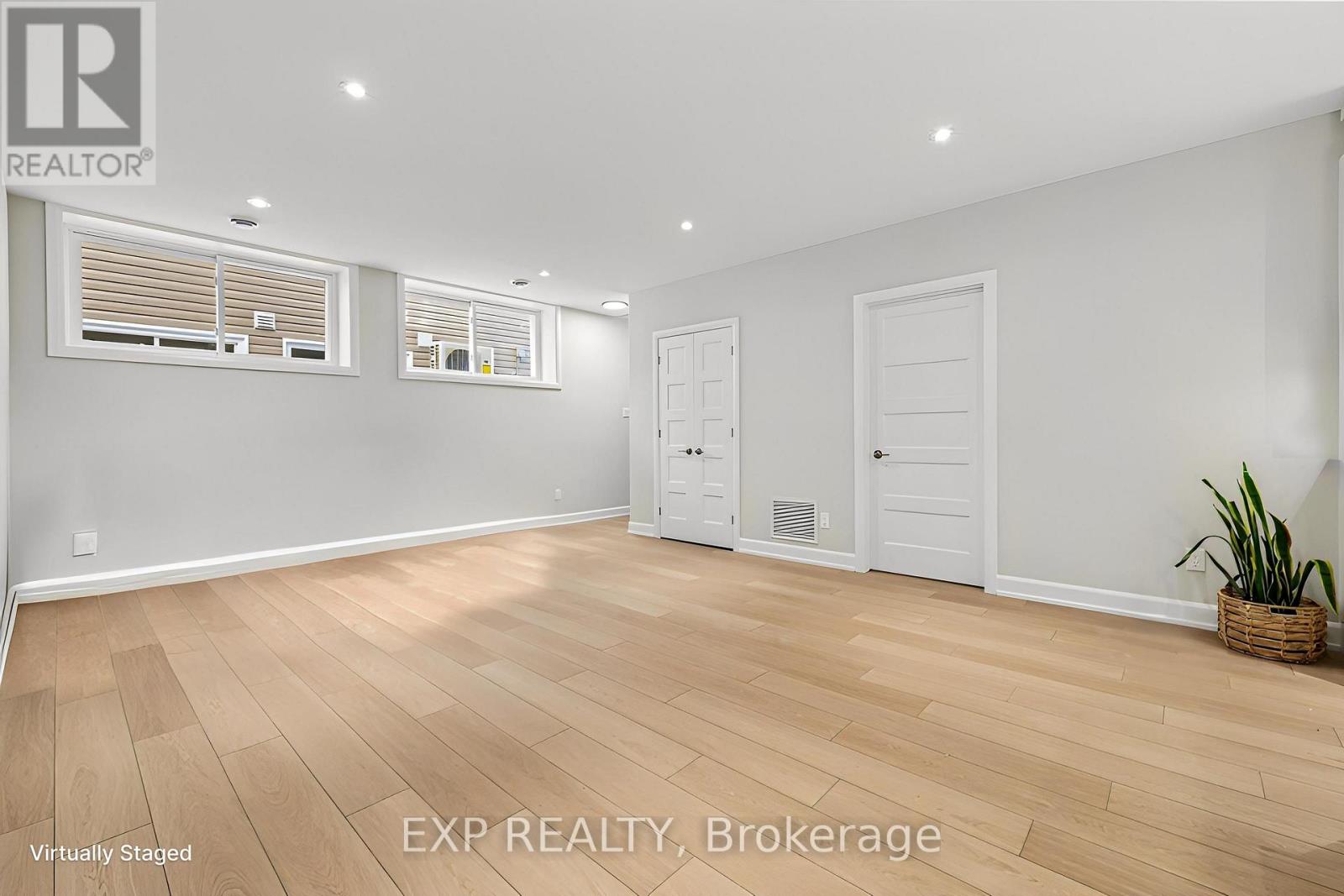 Residential Lease in Russell 3