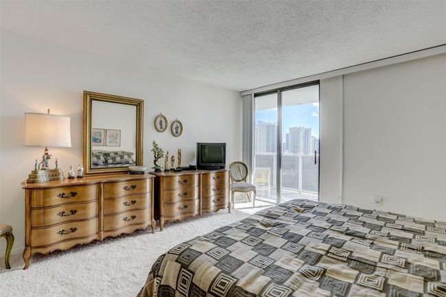 1506 - 3675 N Country Club Dr, Condo with 2 bedrooms, 2 bathrooms and null parking in Aventura FL | Image 14