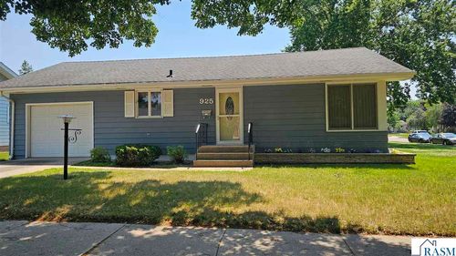 925 10th St S, New Ulm, MN, 56073-3529 | Card Image
