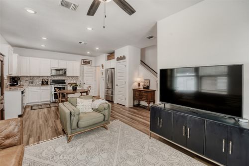 8007 Mellencamp Dr, Austin, TX, 78744-2099 | Card Image