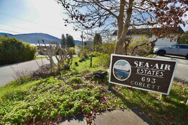 4 - 693 Corlett Road, Townhouse with 3 bedrooms, 2 bathrooms and null parking in Gibsons BC | Image 1