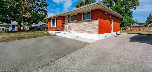 upper-236 Bruce Street, Brantford, ON, N3S4Z9 | Card Image