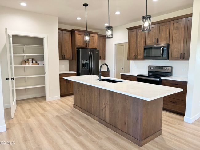 2912 Peach Tree Dr, Townhouse with 2 bedrooms, 2 bathrooms and null parking in Bismarck ND | Image 5