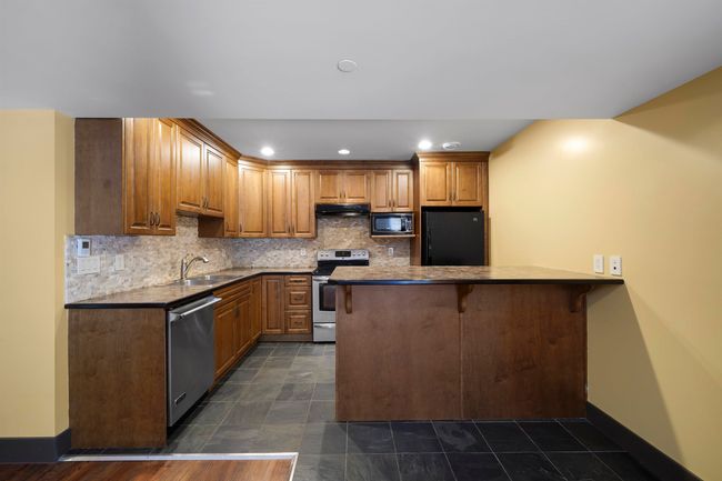 SUITE KITCHEN | Image 34