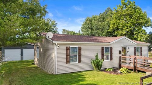 428 W Cross St, Austin, IN, 47102-1565 | Card Image