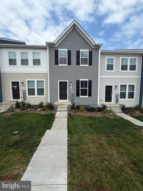 18 Ironwood Ct, KEARNEYSVILLE, WV, 25430-1426 | Card Image
