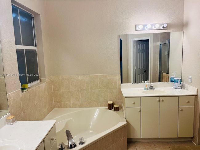 13748 Sw 118 Th Ter, Townhouse with 3 bedrooms, 3 bathrooms and null parking in Miami FL | Image 23