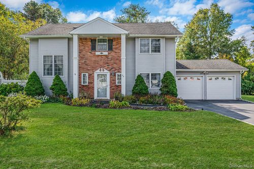 26 Bradley Dr, Shoreham, NY, 11786-2329 | Card Image