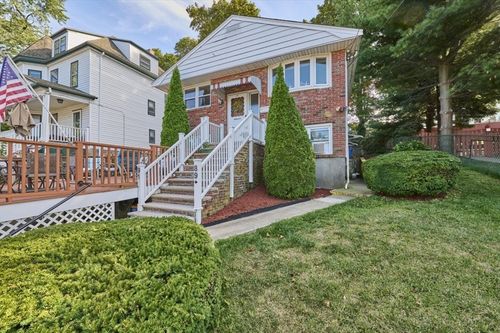 91-89 Sagamore Ave, Winthrop, MA, 02152-1033 | Card Image