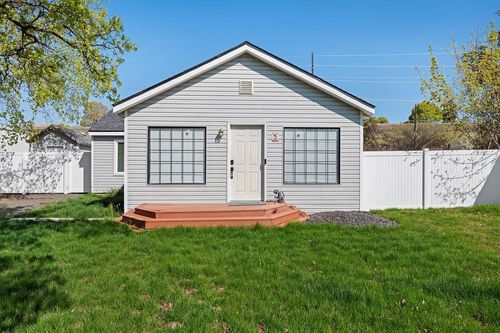2507 E Upriver Dr, Spokane, WA, 99207-5570 | Card Image