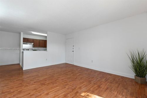 l-203-15600 Sw 80th St, Miami, FL, 33193-2665 | Card Image