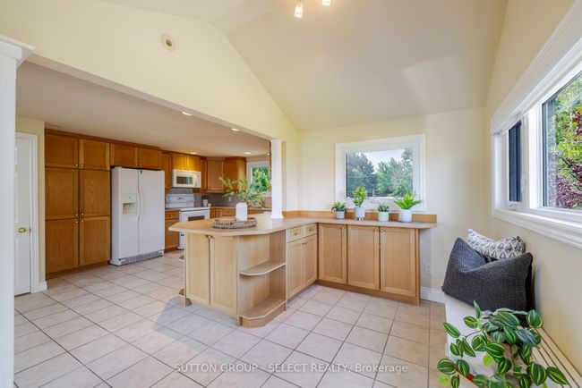 7474 Riverside Dr, House other with 3 bedrooms, 2 bathrooms and 6 parking in Port Franks ON | Image 18