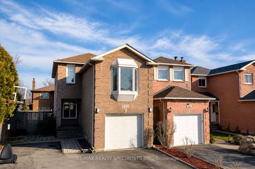 1383 Hazel Mccleary Dr, Oakville, ON, L6J7B2 | Card Image