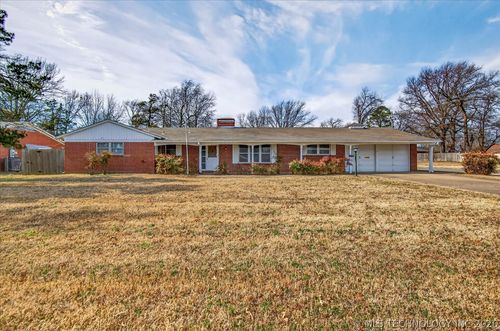 1501 Lariat Dr, Bartlesville, OK, 74006-5318 | Card Image