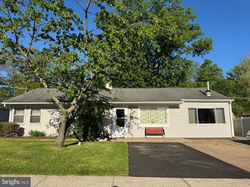 516 Parkway Dr, FAIRLESS HILLS, PA, 19030-3218 | Card Image