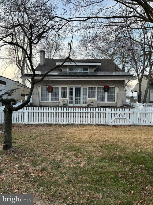 50 Delaware Ave, PENNS GROVE, NJ, 08069-1304 | Card Image