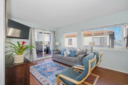 3492 Bayside Ln, San Diego, CA, 92109-7504 | Card Image