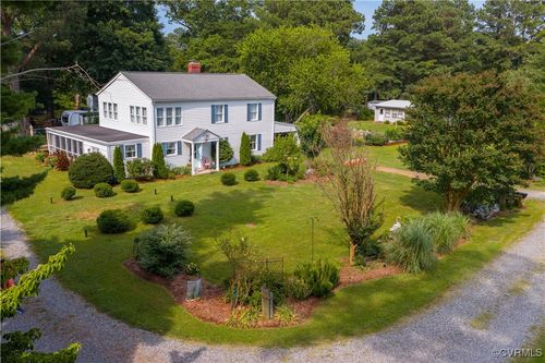 82 Sturgeon St, Deltaville, VA, 23043-2402 | Card Image