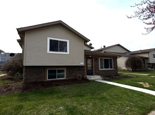 1-29W523 Winchester Cir S, Warrenville, IL, 60555-2558 | Card Image