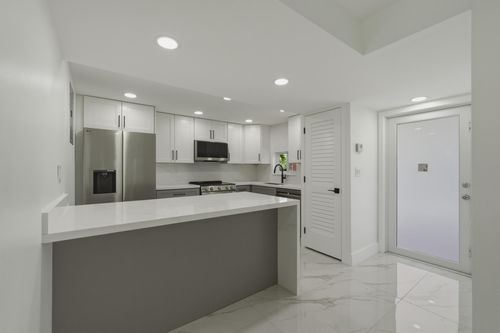 205-8970 S Hollybrook Blvd, Pembroke Pines, FL, 33025-1378 | Card Image