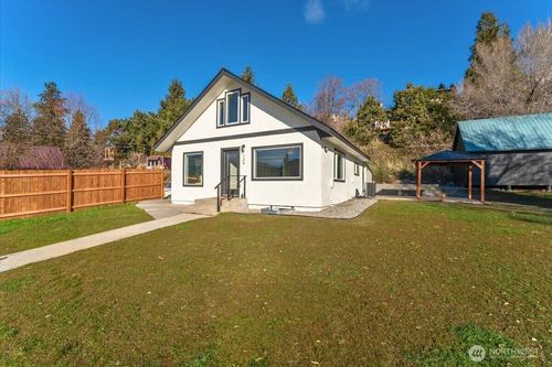 124 Boetzkes Ave, Manson, WA, 98831-9425 | Card Image