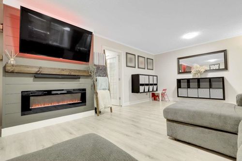 6-20941 Camwood Ave, Maple Ridge, BC, V2X2N9 | Card Image