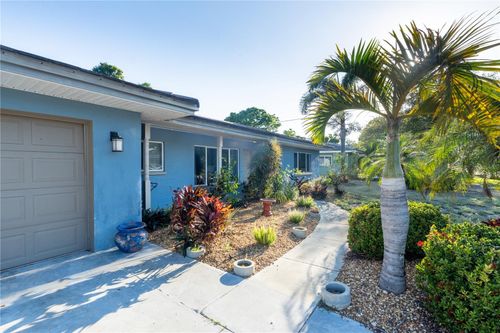 33 Southwind Dr, BELLEAIR BLUFFS, FL, 33770-2043 | Card Image