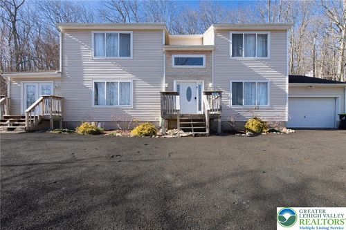 27 Brunswick Dr, Mount Pocono, PA, 18344-1145 | Card Image