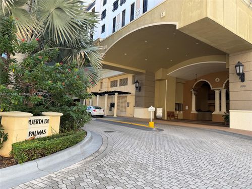 apt-917-888 S Douglas Rd, Coral Gables, FL, 33134-7567 | Card Image