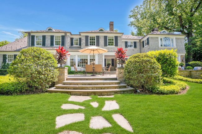 Spectacular backyard! | Image 19