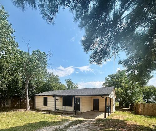 806 E Beth St, Whitney, TX, 76692-2407 | Card Image