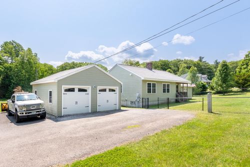 35 Nottingham Rd, Raymond, NH, 03077-1507 | Card Image