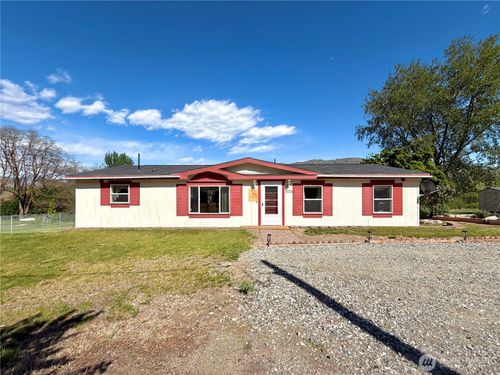 1024 Old Highway 97, Brewster, WA, 98812-9682 | Card Image