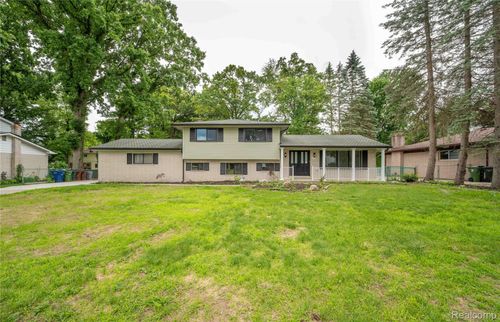 6742 Canterbury Ct, Shelby Township, MI, 48316-3412 | Card Image
