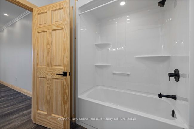 49 Hardies Rd, House other with 6 bedrooms, 3 bathrooms and 10 parking in Mckellar ON | Image 32