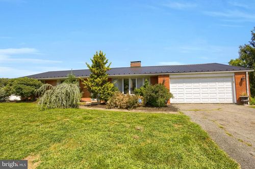 247 W Broad St, ELIZABETHVILLE, PA, 17023-2012 | Card Image