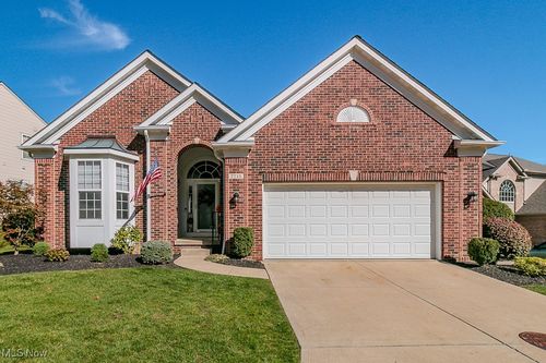 7715 Woodstar Ln, Concord Township, OH, 44077-8995 | Card Image