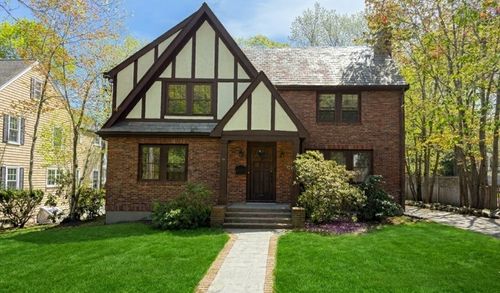 46 Acacia Ave, Chestnut Hill, MA, 02467-1351 | Card Image