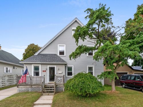1110 S 24th St, Manitowoc, WI, 54220-4832 | Card Image