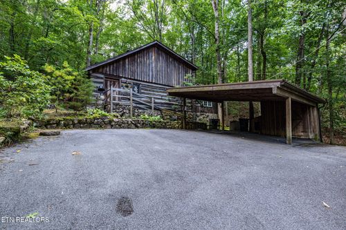 2741 Mountain View Cir, Sevierville, TN, 37862-7533 | Card Image