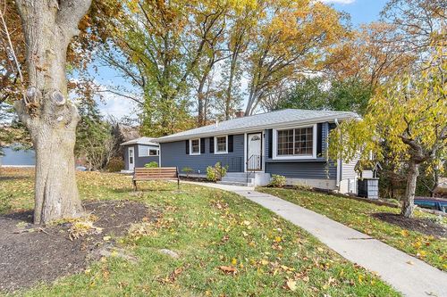 3 May St, Millbury, MA, 01527-3522 | Card Image