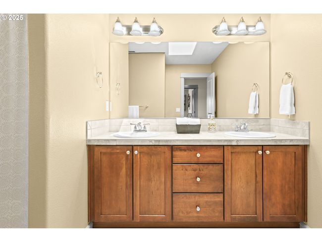 16459 Se Siri Loop, House other with 3 bedrooms, 3 bathrooms and 2 parking in Damascus OR | Image 37
